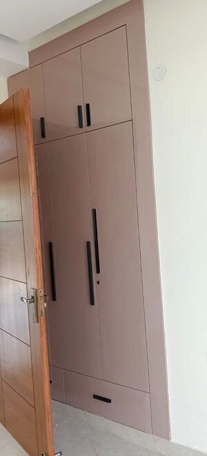 Furnished Amenities in 3 BHK Builder Floor at BPTP District, Sector 81 – for Rent