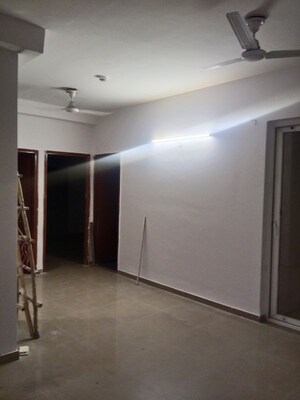 Room in 2.5 BHK Apartment at Mahagun My Woods, Sector 16c Greater Noida – for Rent