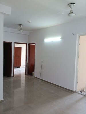 Room in 2.5 BHK Apartment at Mahagun My Woods, Sector 16c Greater Noida – for Rent