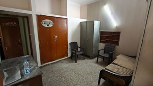 1 BHK Independent House For Rent in Sector 23
