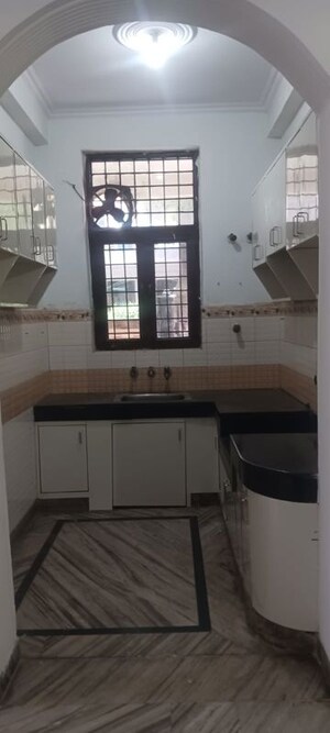 Kitchen in 2.5 BHK Builder Floor at RWA Apartments Sector 45, Sector 45 – for Rent