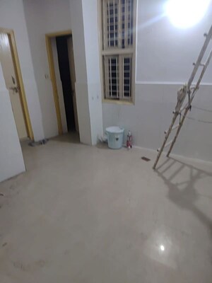Room in 2.5 BHK Builder Floor at RWA Apartments Sector 45, Sector 45 – for Rent