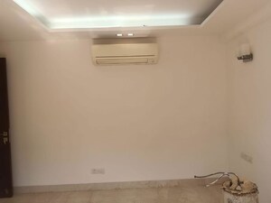 Room in 4 BHK Builder Floor at Green Park – for Rent