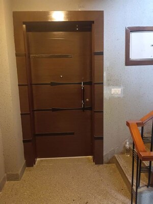 Furnished Amenities in 4 BHK Builder Floor at Green Park – for Rent