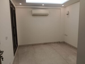 Room in 4 BHK Builder Floor at Green Park – for Rent