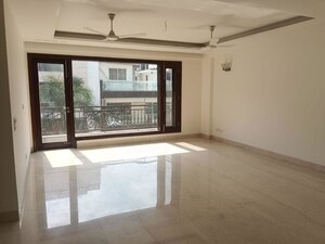 Room in 4 BHK Builder Floor at Green Park – for Rent