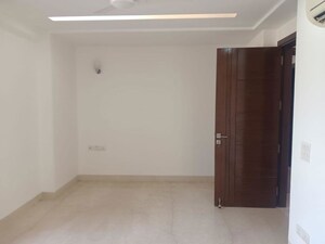 Room in 4 BHK Builder Floor at Green Park – for Rent
