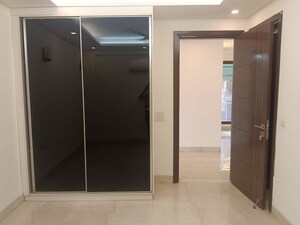 Building Lobby in 4 BHK Builder Floor at Green Park – for Rent