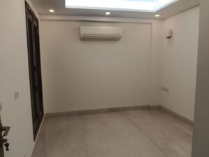 Room in 4 BHK Builder Floor at Green Park – for Rent