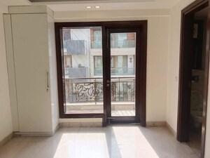 Room in 4 BHK Builder Floor at Green Park – for Rent