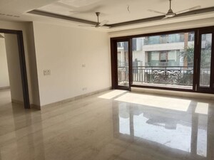 Room in 4 BHK Builder Floor at Green Park – for Rent