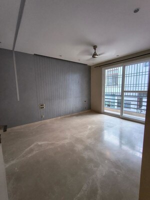 Room in 2 BHK Builder Floor at Green Park – for Rent