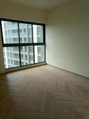 Room in 3 BHK Apartment at Vartak Nagar – for Rent