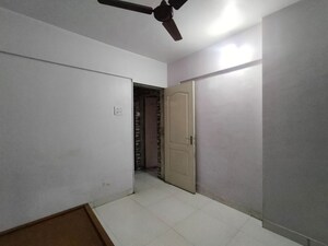 Room in 3 BHK Apartment at Cosmos Regency Kavesar, Kavesar – for Rent