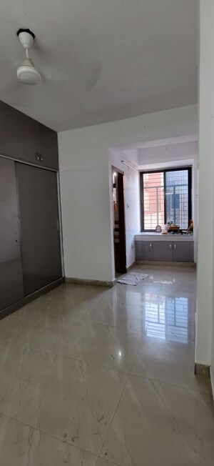 Room in 2 BHK Apartment at Kankarbagh – for Rent