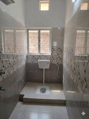 Bathroom in 2 BHK Apartment at Salimpur Ahra – for Rent