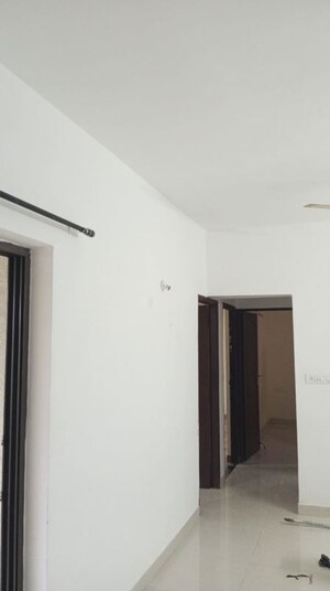 Room in 3 BHK Apartment at Kadamba Plateau – for Rent