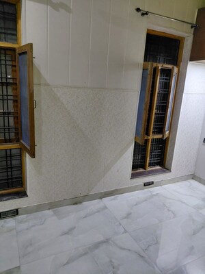 Room in 2 BHK Builder Floor at Alakapuri – for Rent