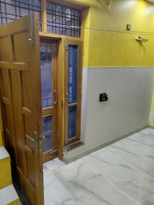 Furnished Amenities in 2 BHK Builder Floor at Alakapuri – for Rent