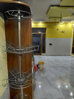 Furnished Amenities in 2 BHK Builder Floor at Alakapuri – for Rent