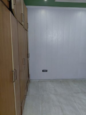 Room in 2 BHK Builder Floor at Alakapuri – for Rent