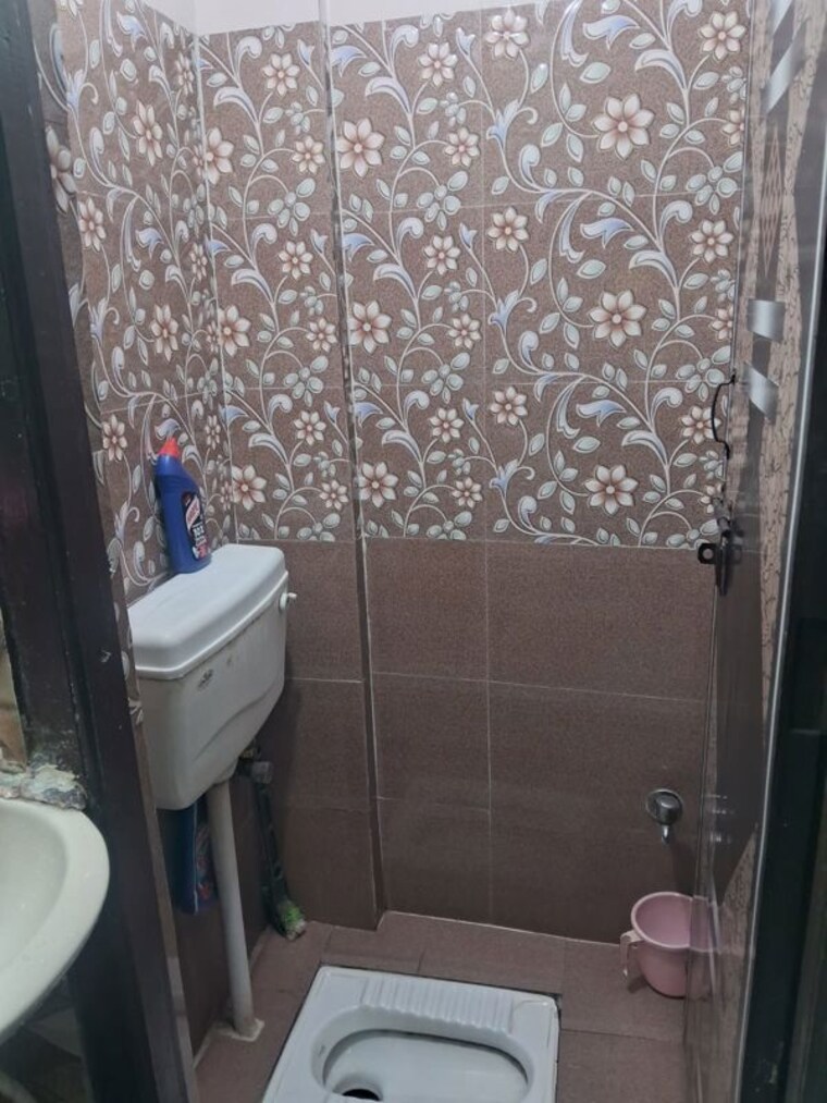 Bathroom, gnida-kashiram-apartments 1 Bedroom 30 Sq.Mt. Apartment In Mu Greater Noida Greater Noida 10789284