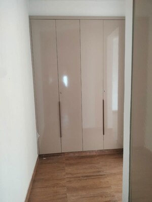 Room in 4 BHK Apartment at AVS Orchard, Sector 77 – for Rent