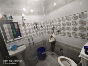 Team Area in 1 BHK Independent House at Sarita Vihar – for Rent