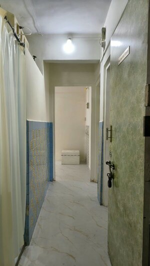 1.5 BHK Apartment – Entrance View at Satya Apartment Naupada, Naupada - for Rent