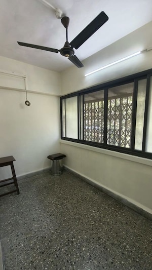 Room in 1.5 BHK Apartment at Satya Apartment Naupada, Naupada – for Rent