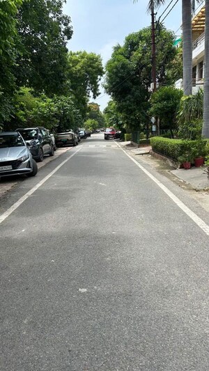 Parking in 6 BHK Independent House at Sector 35 – for Sale