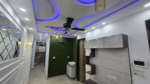 Team Area in 2 BHK Builder Floor at Uttam Nagar – for Sale