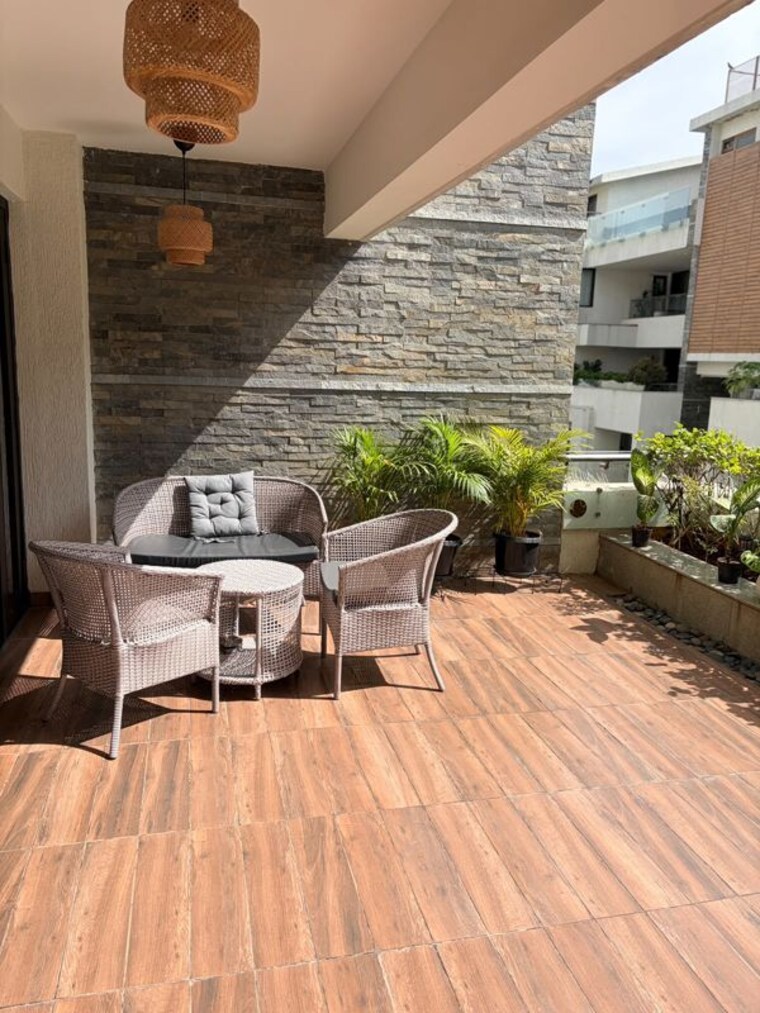  Parking, embassy-grove 5 Bedroom 6000 Sq.Ft. Villa In Kodihalli Bangalore 10789397