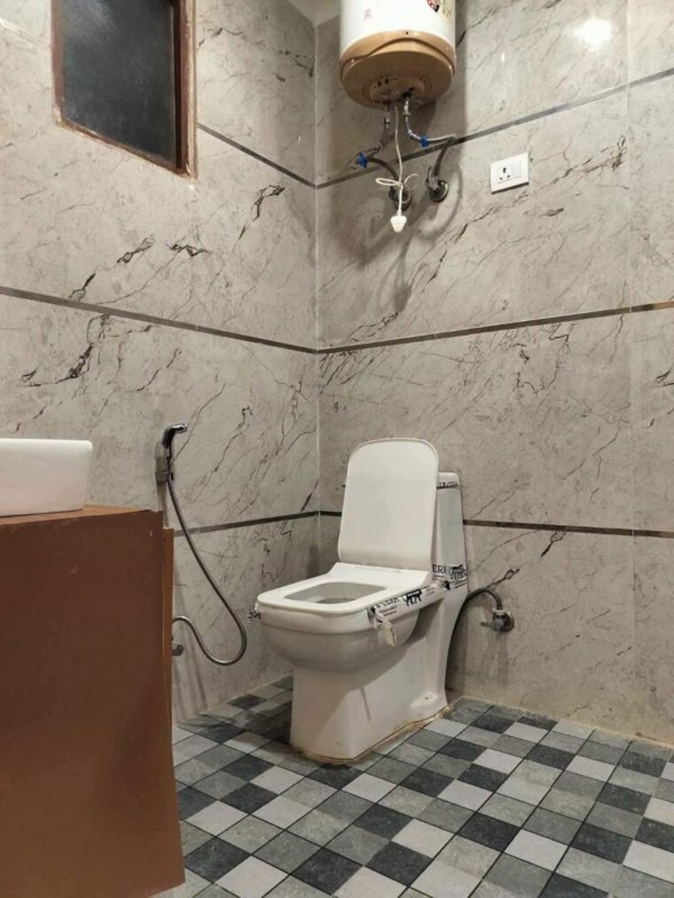 Bathroom, amrapali-verona-heights 3 Bedroom 1658 Sq.Ft. Apartment In Tech Zone 4 Greater Noida Greater Noida 10789414