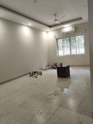 Room in 4 BHK Apartment at Vasant Kunj – for Rent