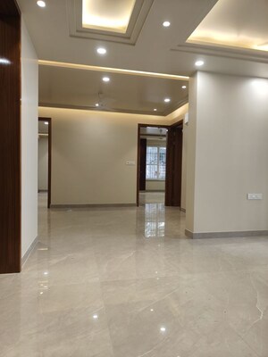 Room in 4 BHK Apartment at Vasant Kunj – for Rent