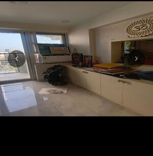 Furnished Amenities in 4 BHK Apartment at Parsvnath Srishti, Sector 93 – for Rent