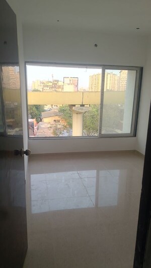 Room in 2 BHK Apartment at Grace Mass Metropolis, Chembur – for Rent