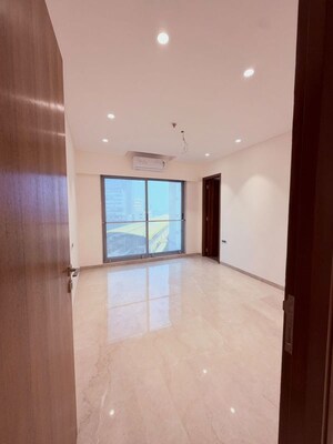 Room in 3.5 BHK Apartment at Ekta Crest, Chembur – for Rent
