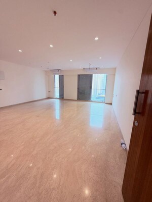 Room in 3.5 BHK Apartment at Ekta Crest, Chembur – for Rent