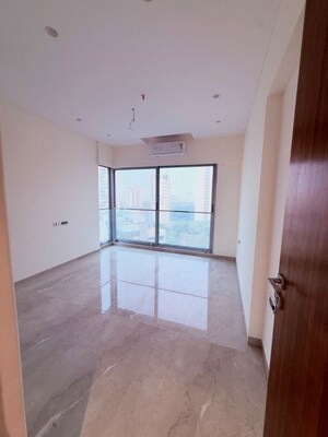 Room in 3.5 BHK Apartment at Ekta Crest, Chembur – for Rent