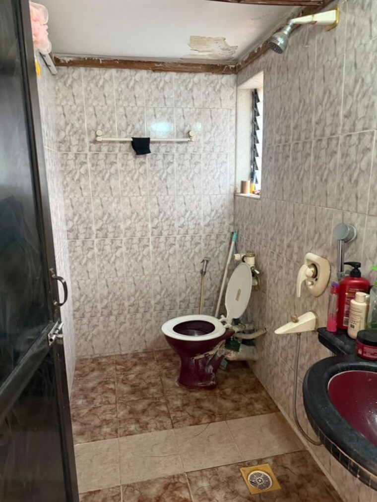 Bathroom, hiranandani-garden-eden-4 1 Bedroom 600 Sq.Ft. Apartment In Powai Mumbai 10789489