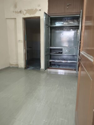 Room in 1 BHK Apartment at RWA Apartments Sector 53, Sector 53 – for Rent