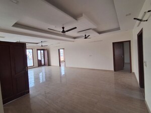Room in 3 BHK Builder Floor at Khushboo CGHS, Sector 9a – for Rent