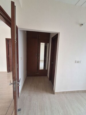 Furnished Amenities in 3 BHK Builder Floor at Khushboo CGHS, Sector 9a – for Rent