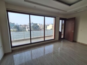 Room in 3 BHK Builder Floor at Khushboo CGHS, Sector 9a – for Rent