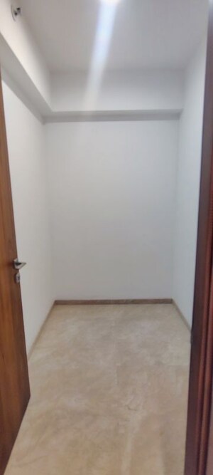 Room in 4 BHK Apartment at Hiranandani Lake Encalve Glenridge, Ghodbunder Road – for Sale