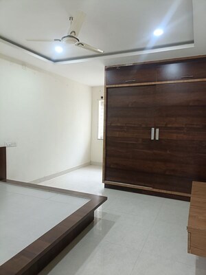 Room in 2 BHK Apartment at Ten Madhapur, Madhapur – for Rent