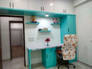Room in 3 BHK Apartment at Vaishnodevi Circle – for Rent