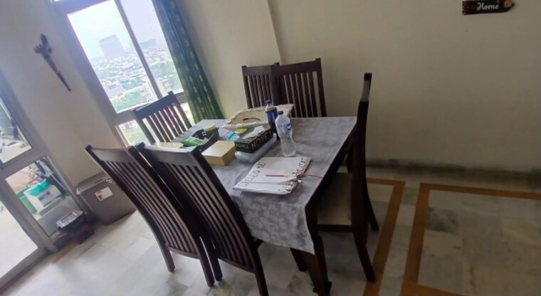 Dining area, dlf-silver-oaks 2 Bedroom 1150 Sq.Ft. Apartment In Sector 26 Gurgaon 10789588